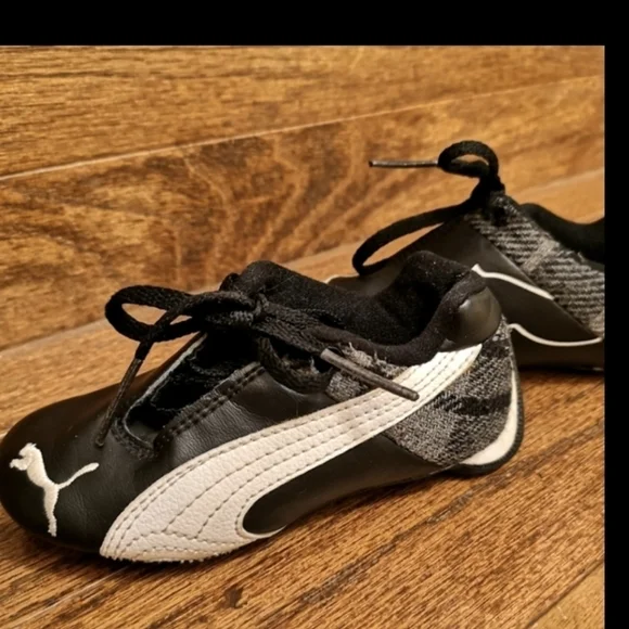 PUMA Baby Runners Size 6, 2 Pairs (Black Ones Fits Like a 5) - Picture 2 of 7